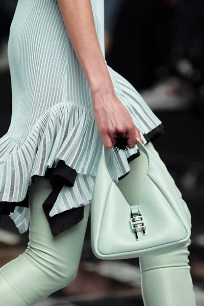 Look 63
